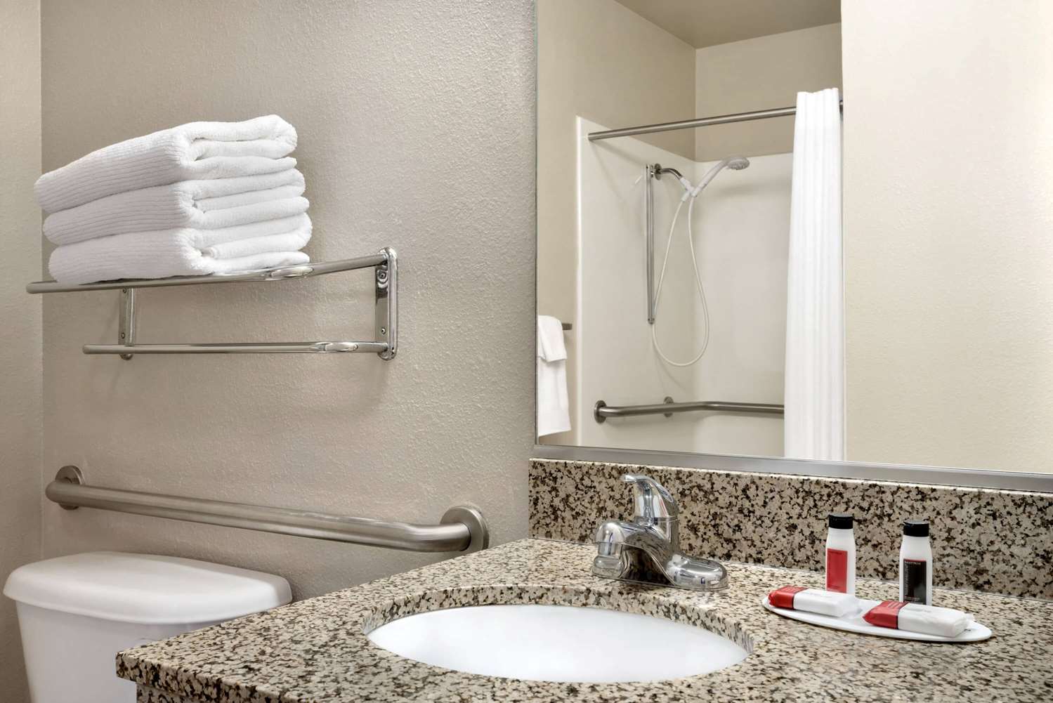Travelodge by Wyndham Clinton Valley West Court 9/10