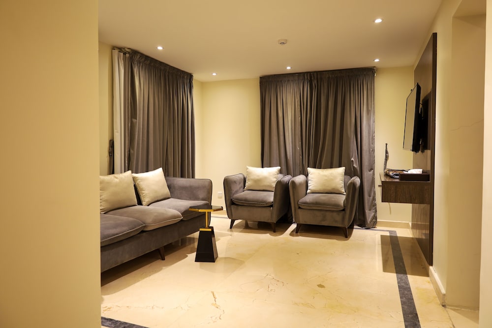 مومنتس ليفنج قرطبة(Tura Residence Qurtoba) 18/30