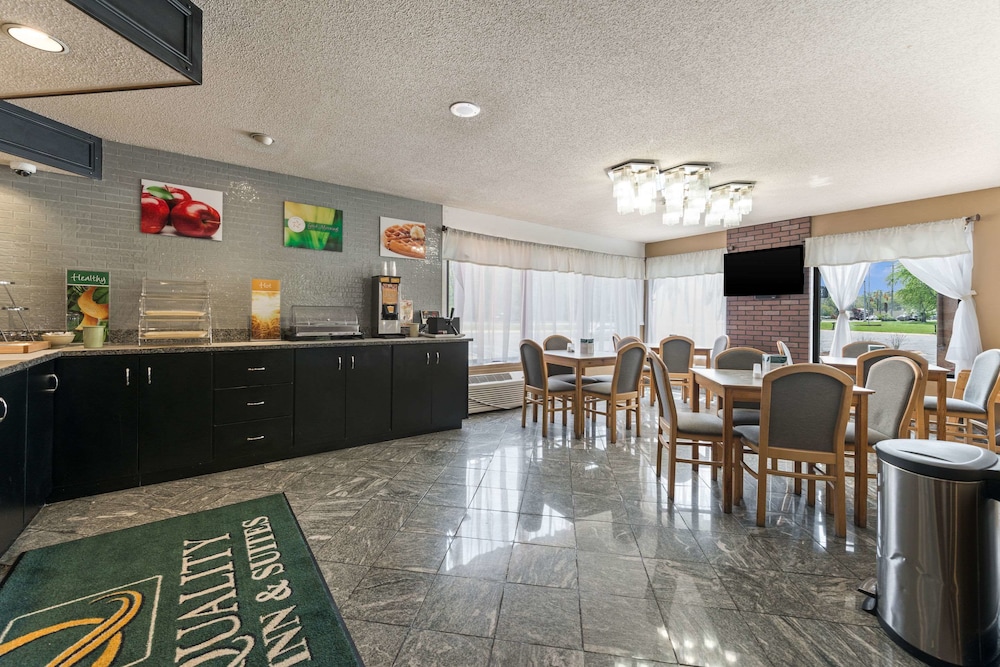 Quality Inn & Suites Portage Central 35/53