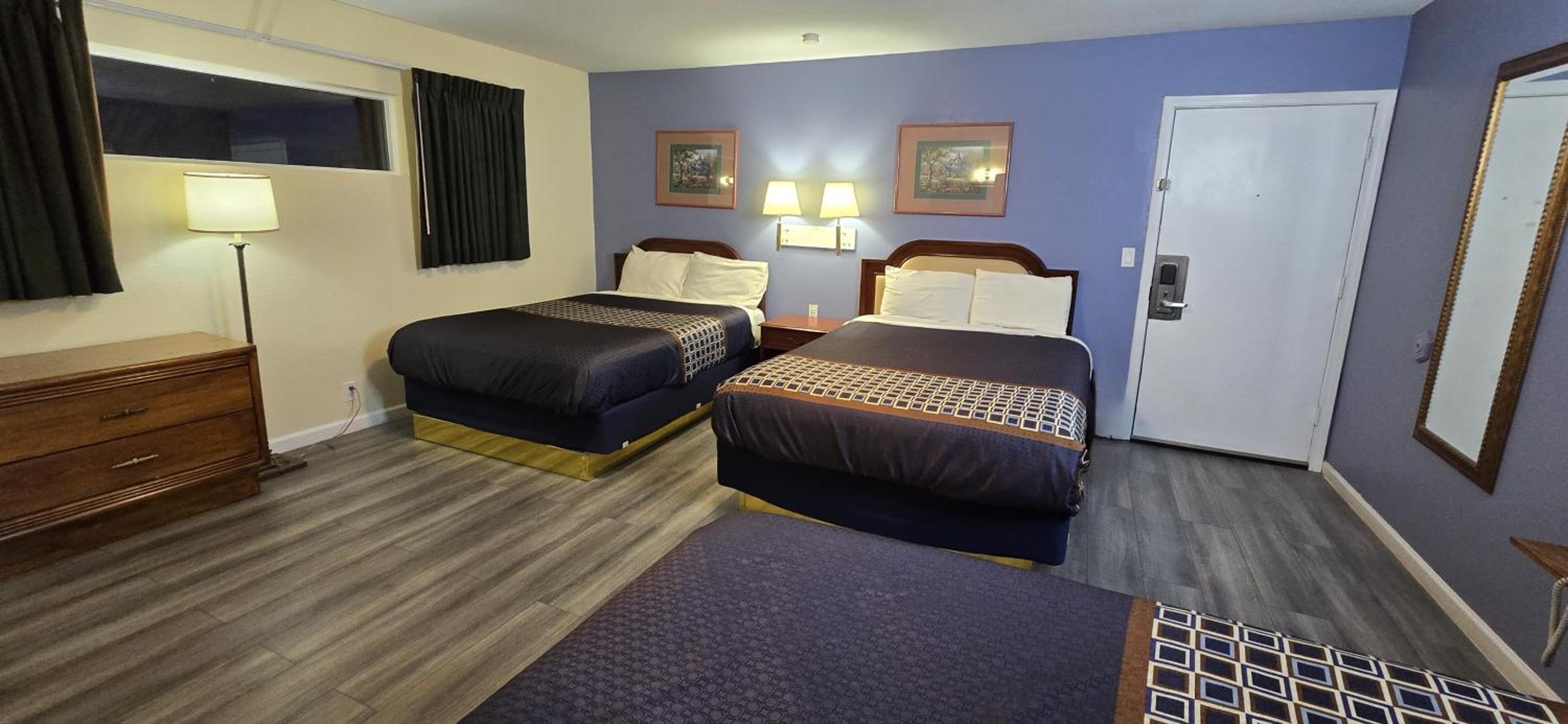 Family, 3 Queen Beds, Rodeway Inn & Suites Blythe I-10, CA 2/10