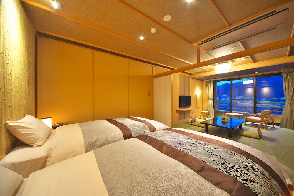 JAPANESE WESTERN, LAKE VIEW