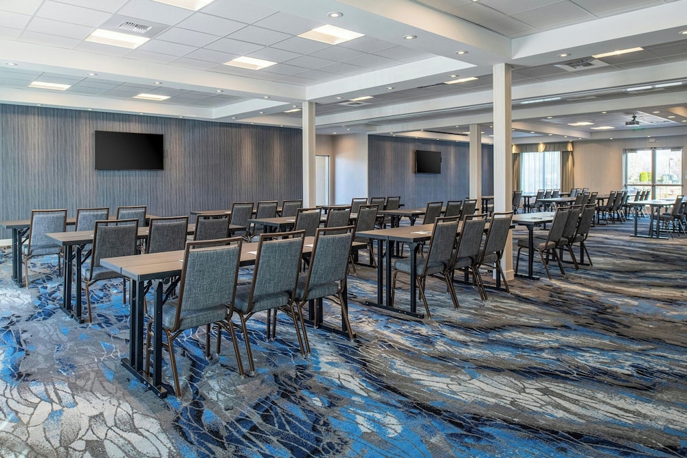 Fairfield Inn & Suites by Marriott Sacramento Winters 36/50