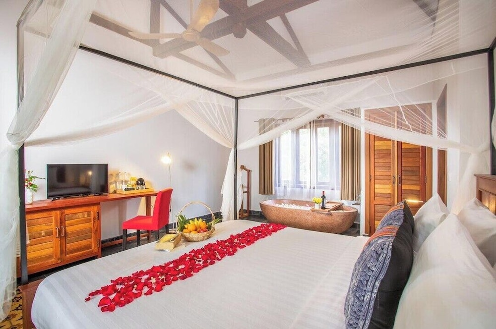 2 BEDROOMS, VILLA