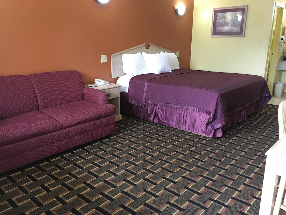 Americas Best Value Inn & Suites Greenville 8/16