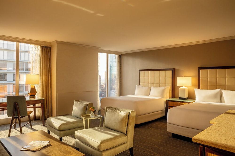 Fairmont Gold, Junior Suite, 2 Queen Beds, City View