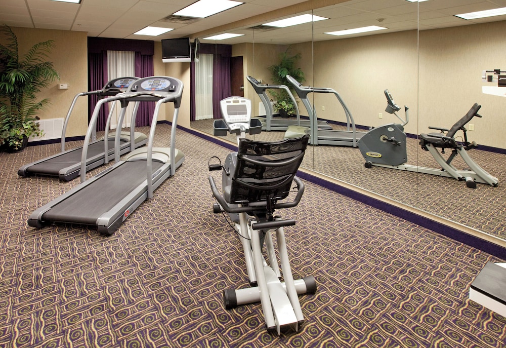 Holiday Inn Express Hotel and Suites Ada 32/57