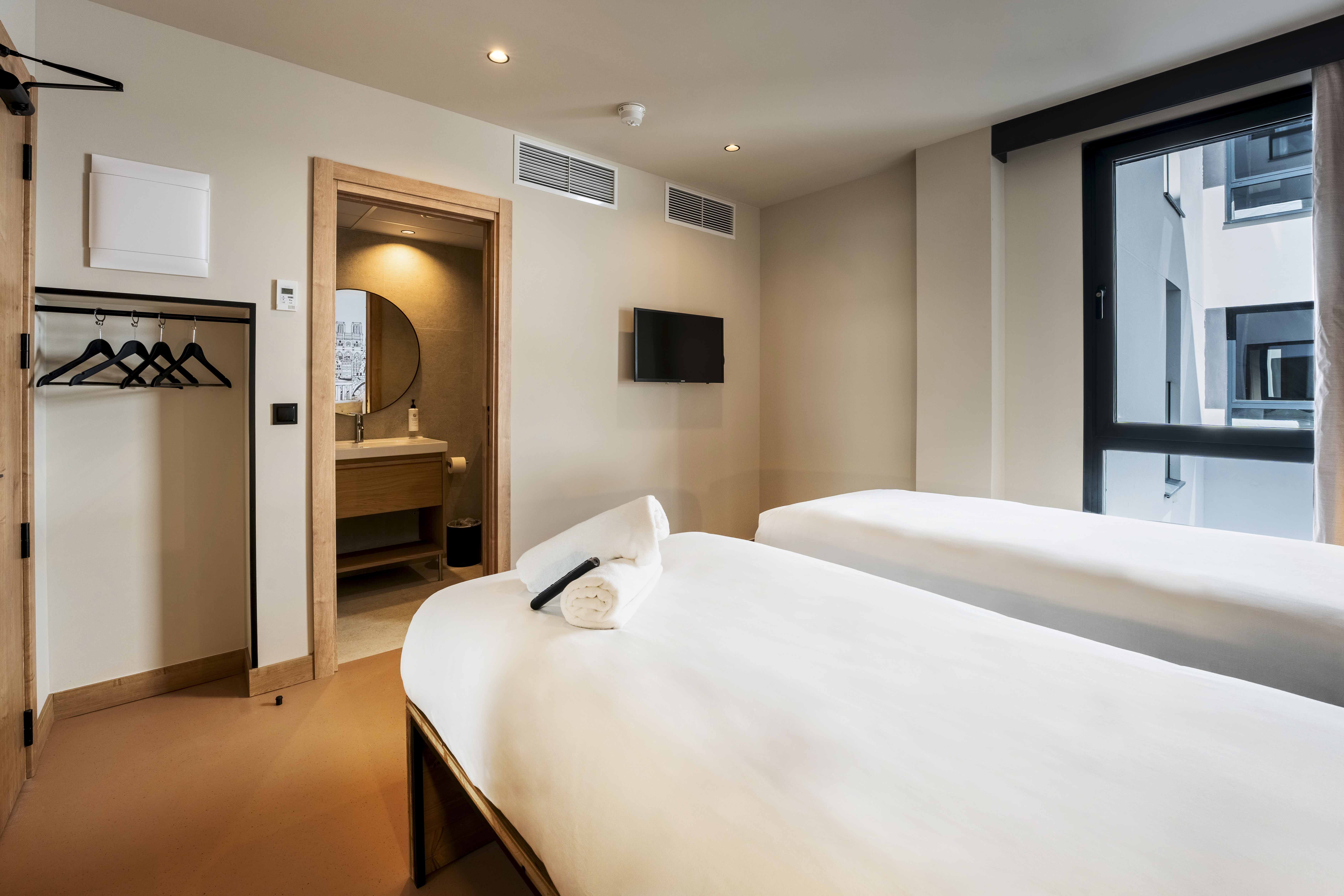 Room, Twin Beds