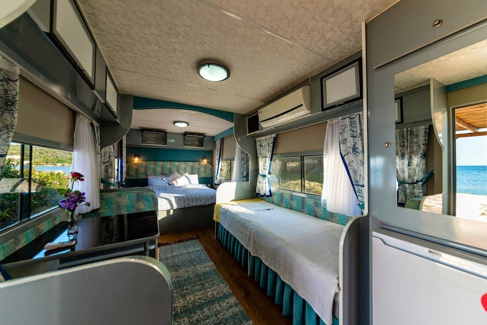Lipsos Hotel 9/41