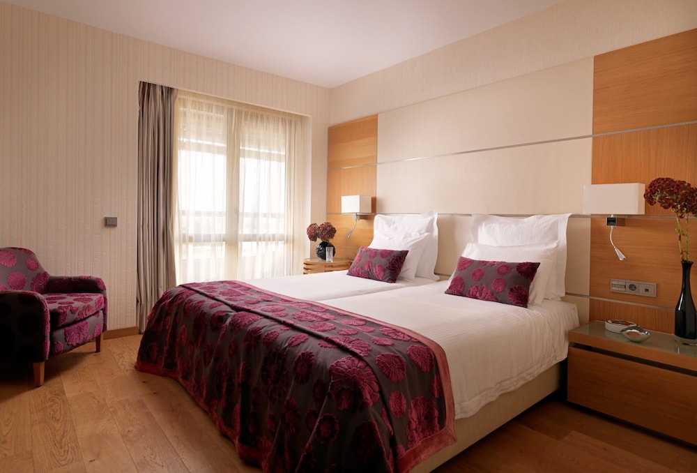 SUPERIOR, DOUBLE OR TWIN BED