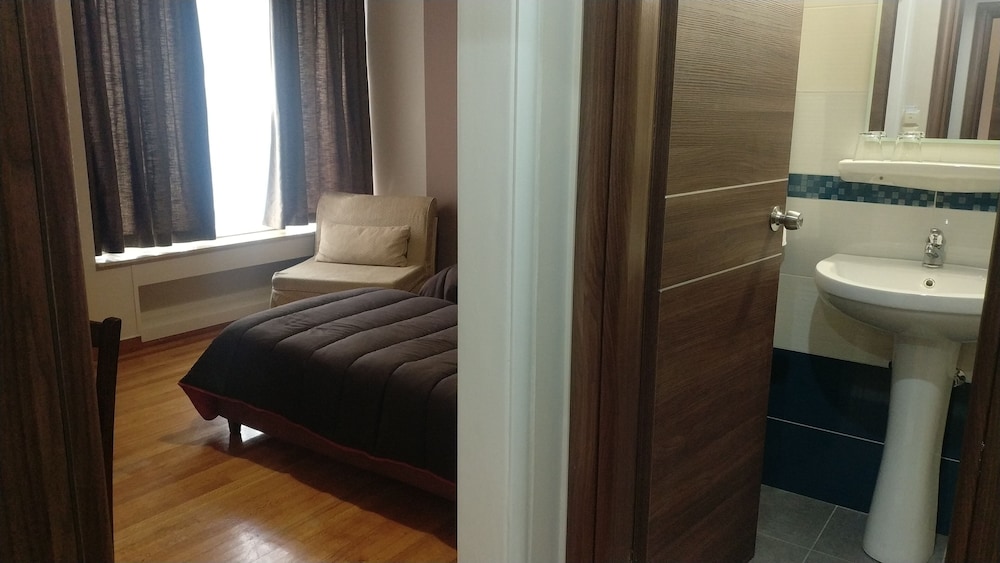 Ambrosia Suites 12/60