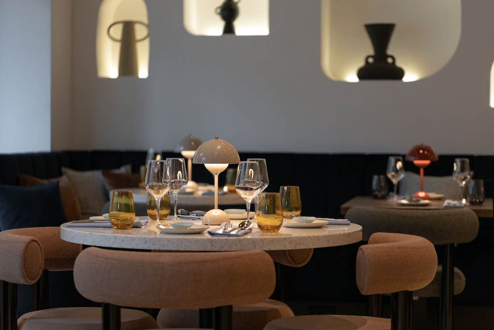 Neues Schloss Privat Hotel Zurich 26/31