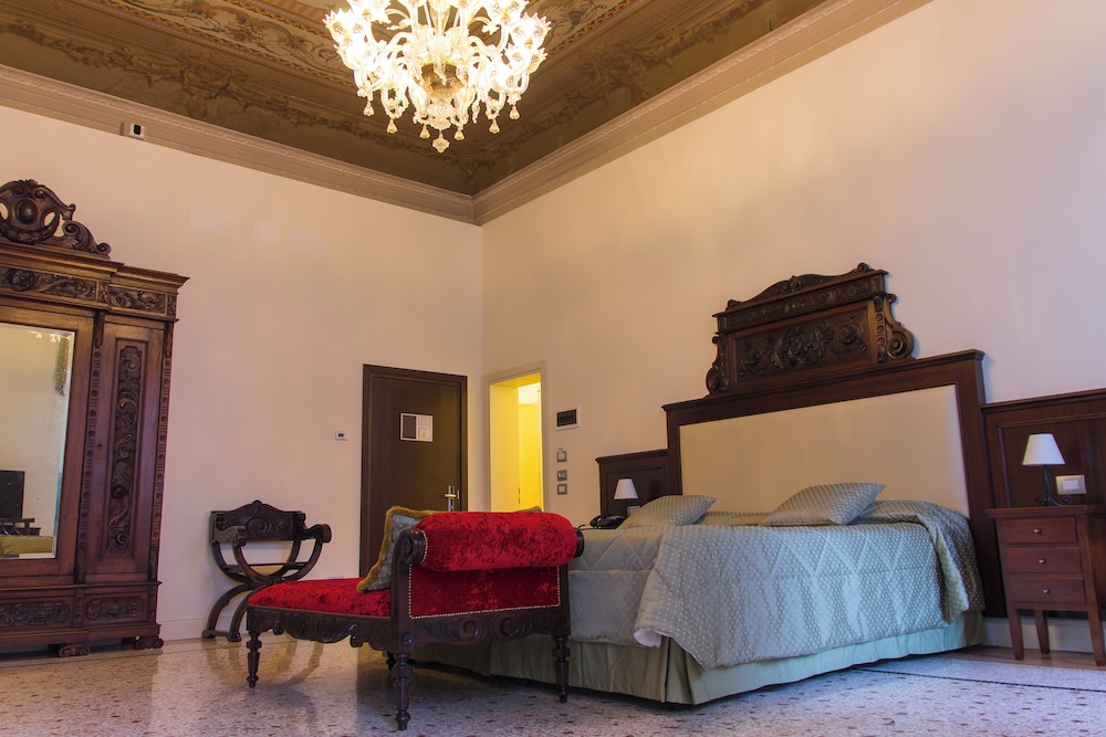 JUNIOR SUITE, DELUXE