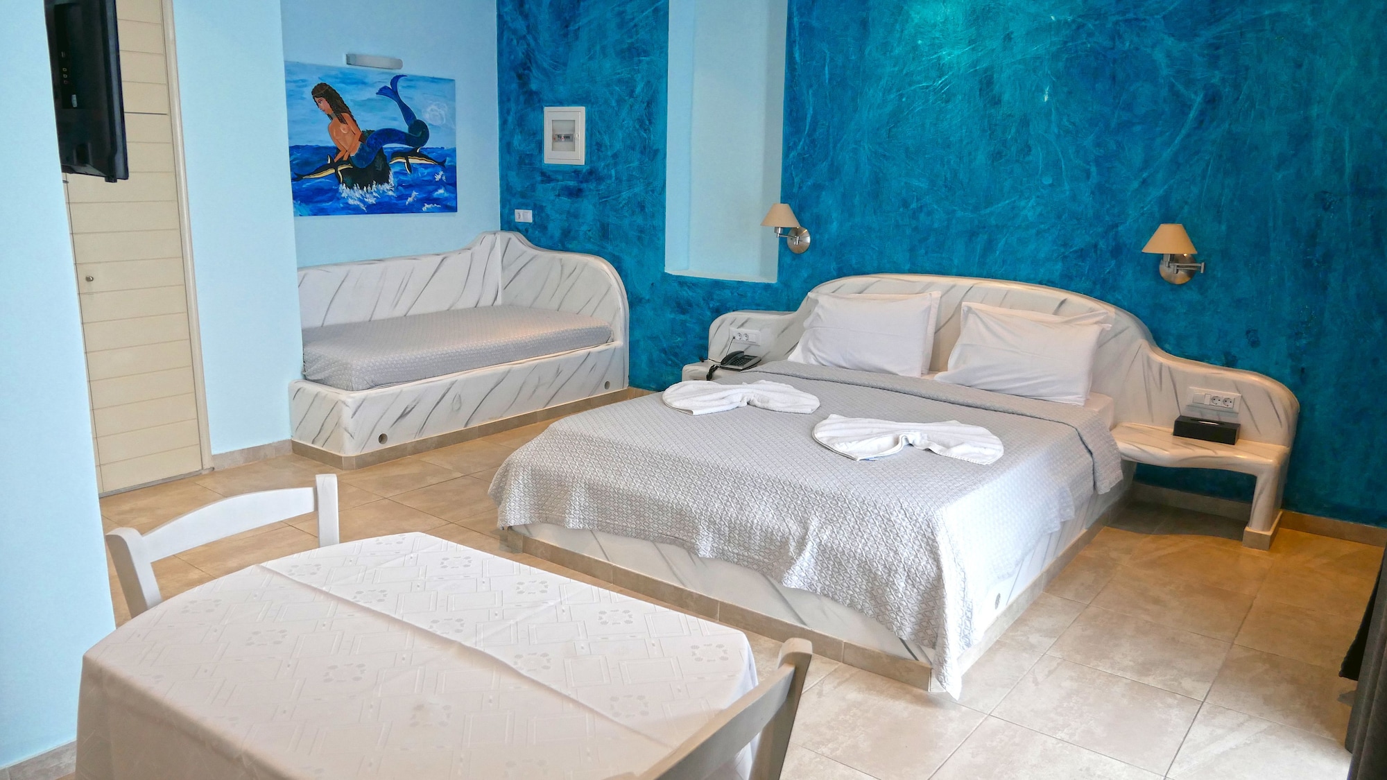 Room, 1 Double and 1 Single Bed, Volcano View
