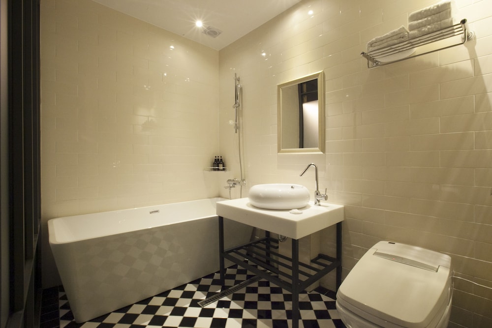 Brown Dot Hotel 36/39