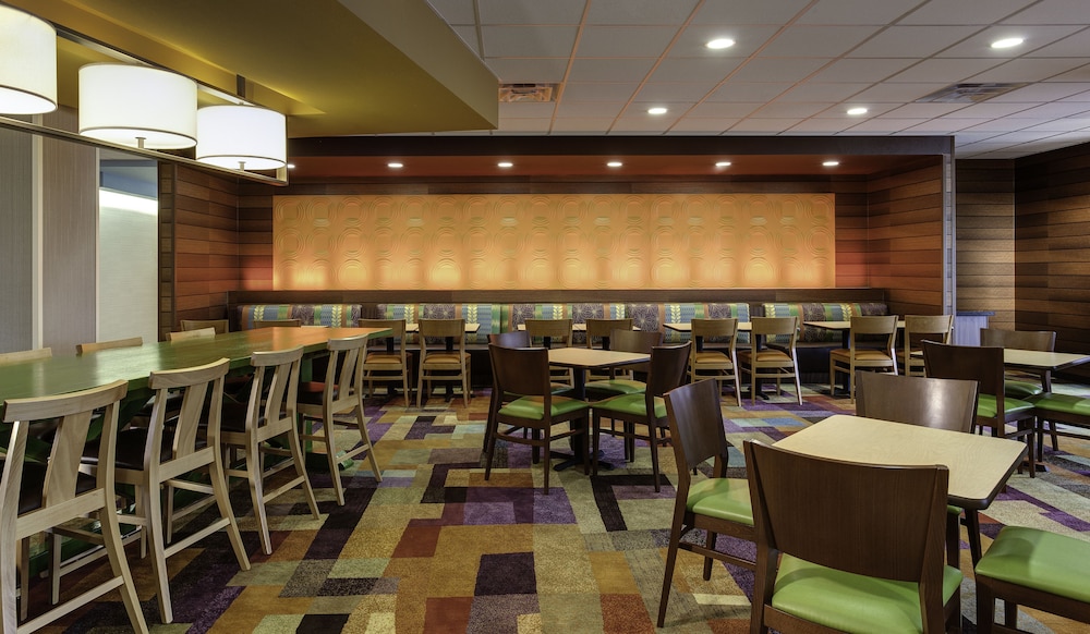 Fairfield Inn Suites Omaha West 38/52