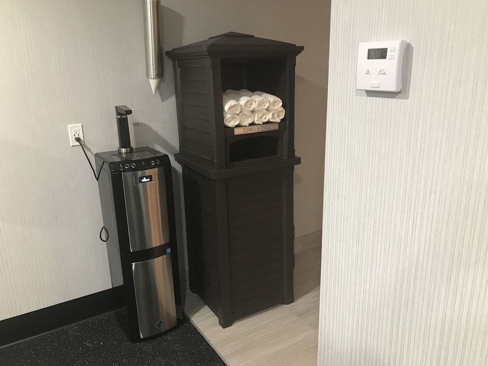 Days Inn By Wyndham Wainwright 12/27