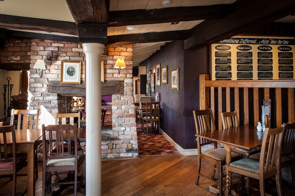 Admirals Table By Marston S Inns 16/23