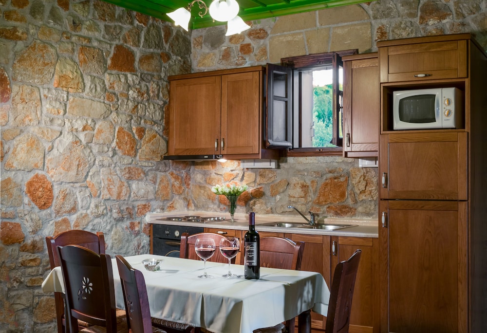 Klymeni Traditional Homes 34/50