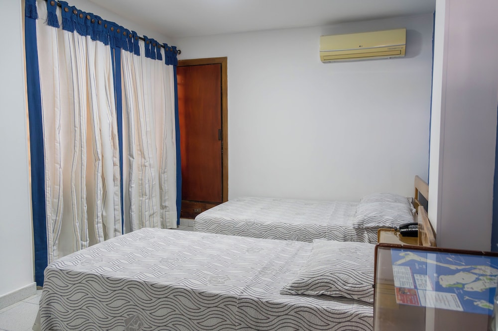 Veleros Hotel 37/57