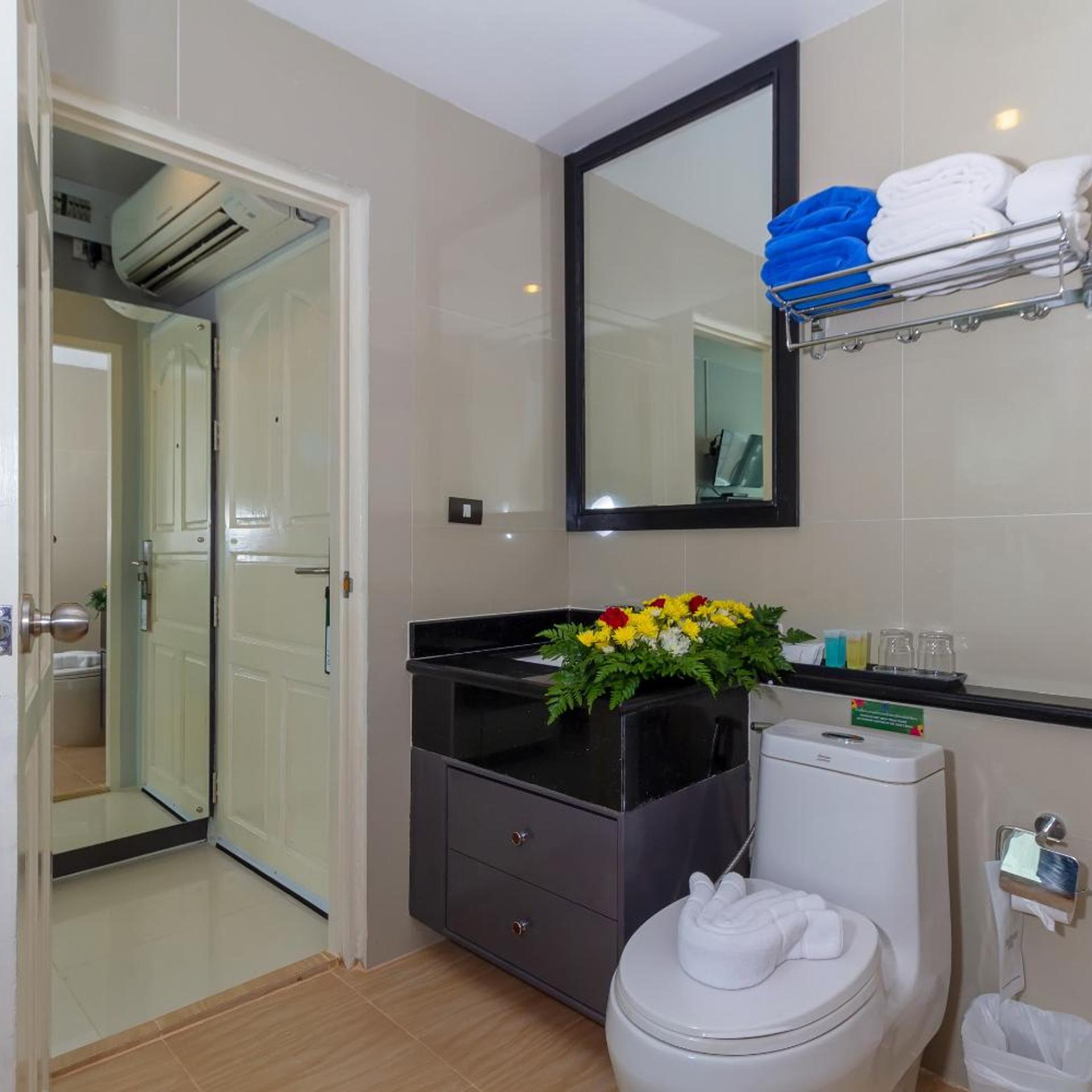 Deluxe, Double Bed, Lateral Side Sea View، MODERN LIVING HOTEL 6/10