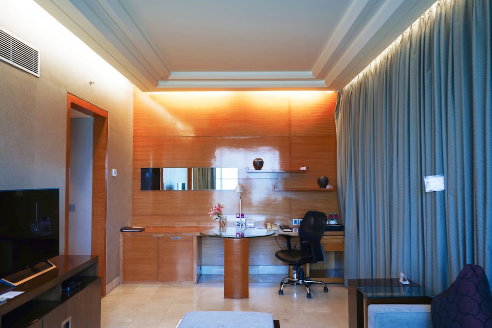 Crowne Plaza Gurgaon 27/82