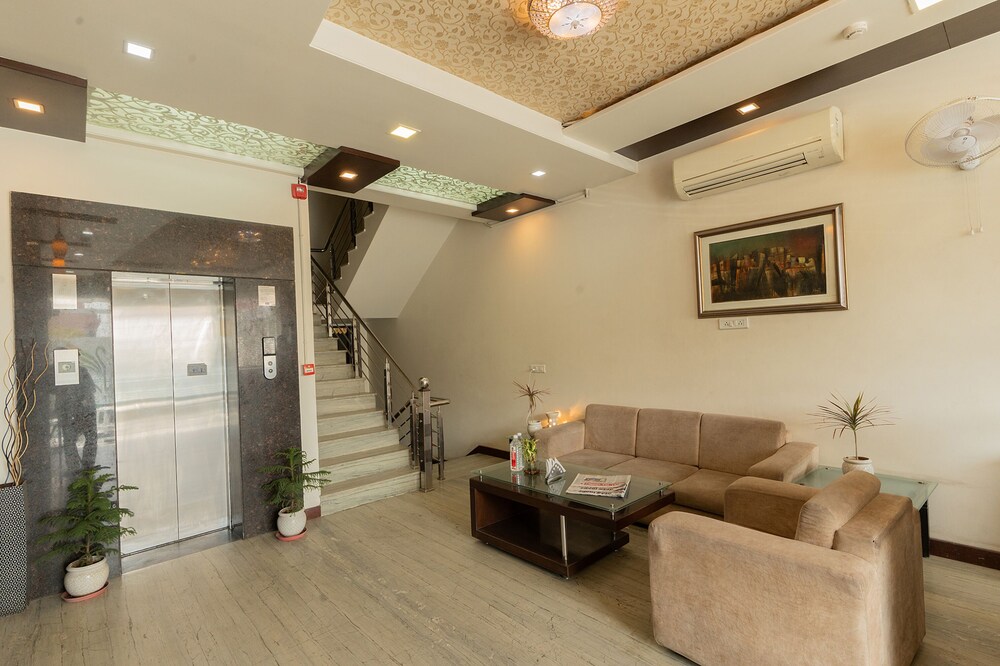 Fabhotel Signature Inn 35/50
