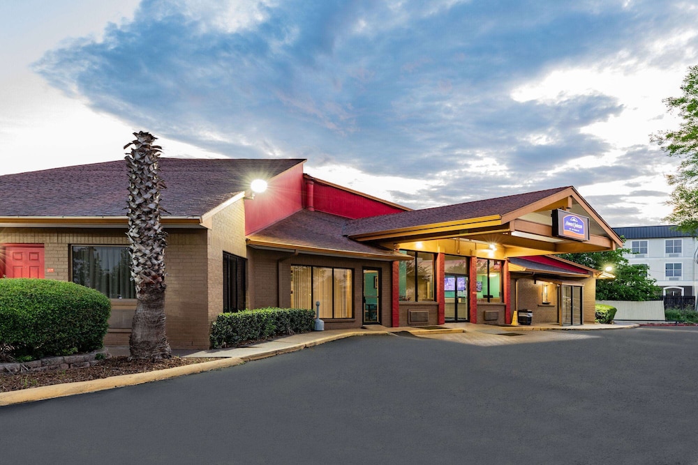 Howard Johnson by Wyndham Houston Hobby Airport 4/61