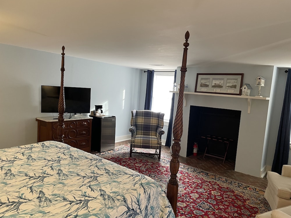 17Hundred90 Inn and Restaurant 69/77