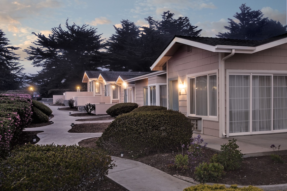 Cambria Landing Inn & Suites 3/35