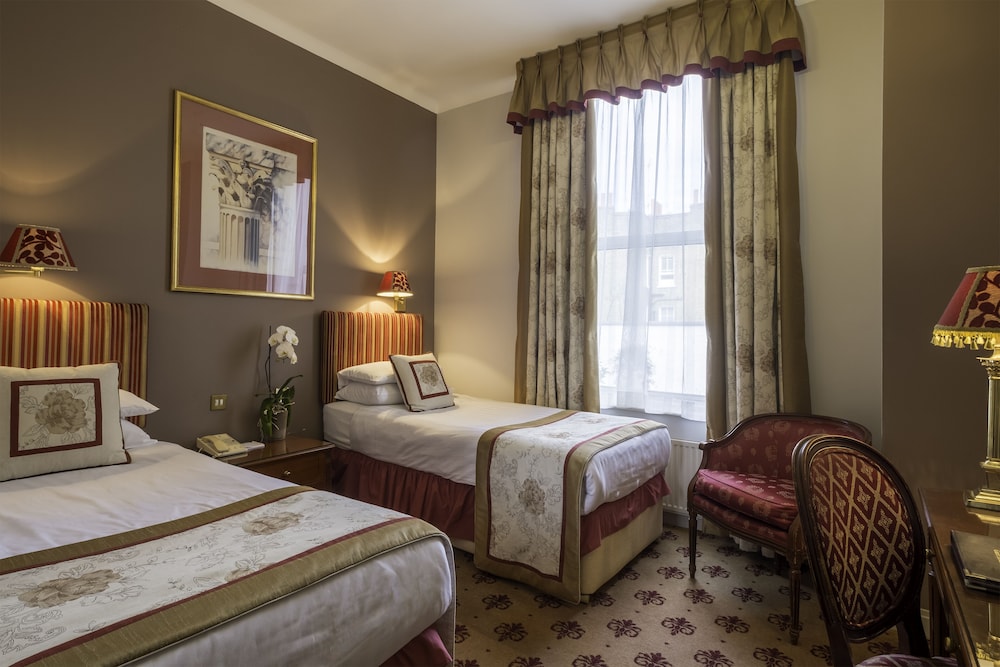 London Lodge Hotel 37/72
