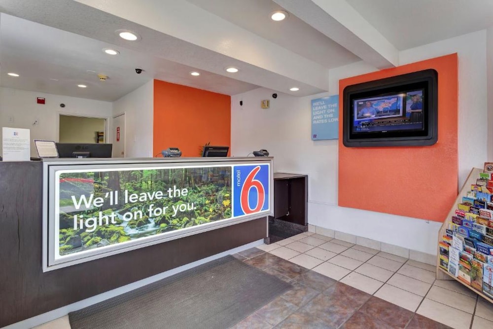 Motel6 Rohnert Park, CA 8/60