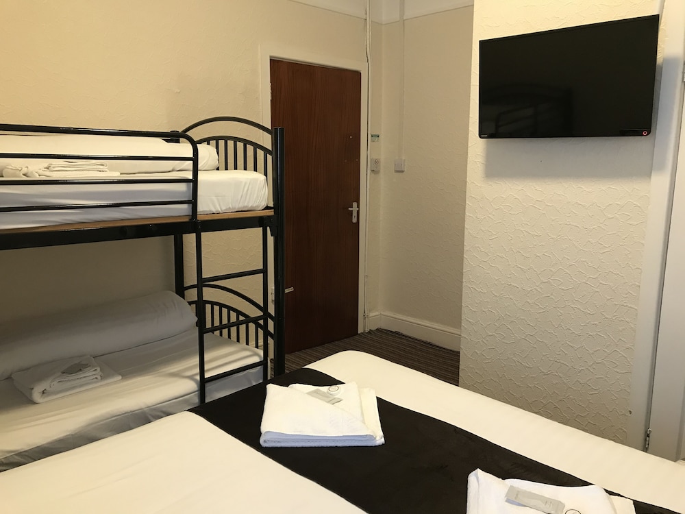 The Feathers Hotel 30/34