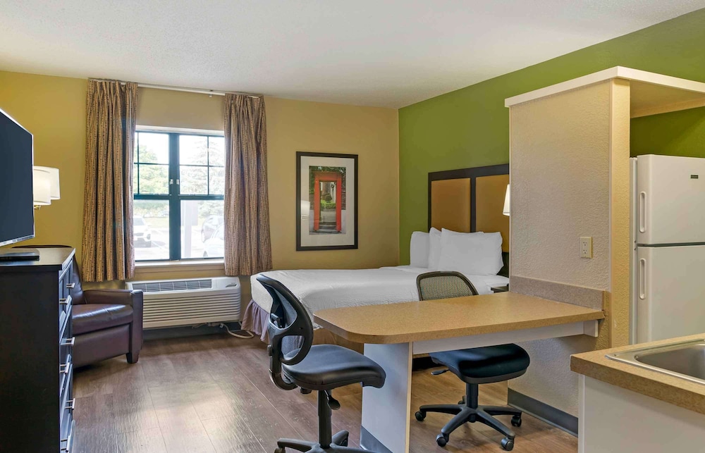 Extended Stay America - Detroit - Madison Heights 43/53