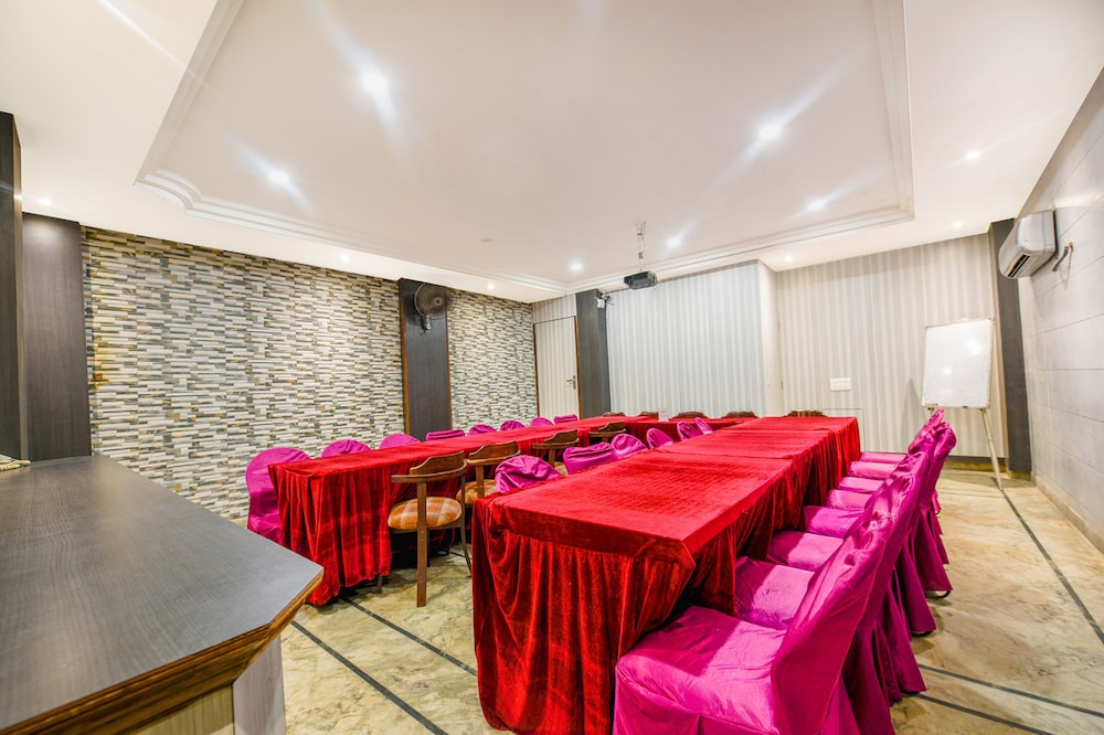 Oyo Rooms Ludhiana Railway Station Clock Tower 48/50