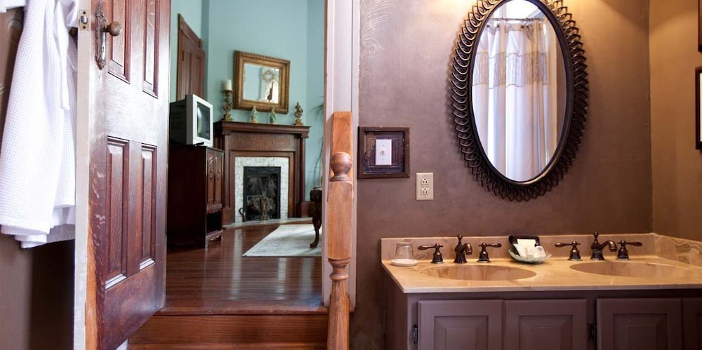 Forsyth Park Inn 49/50