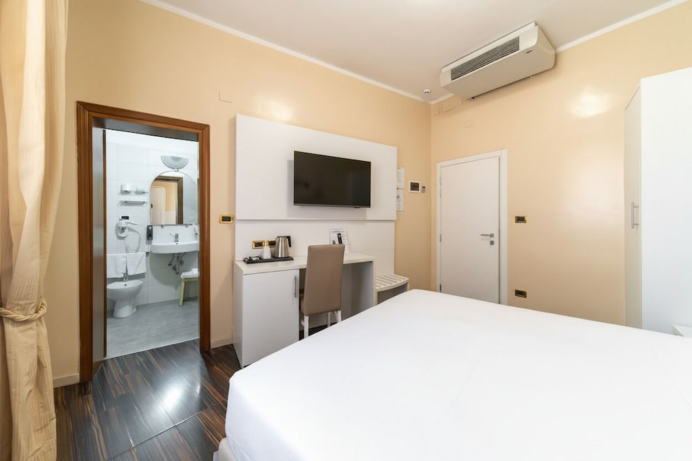Hotel University 15/66