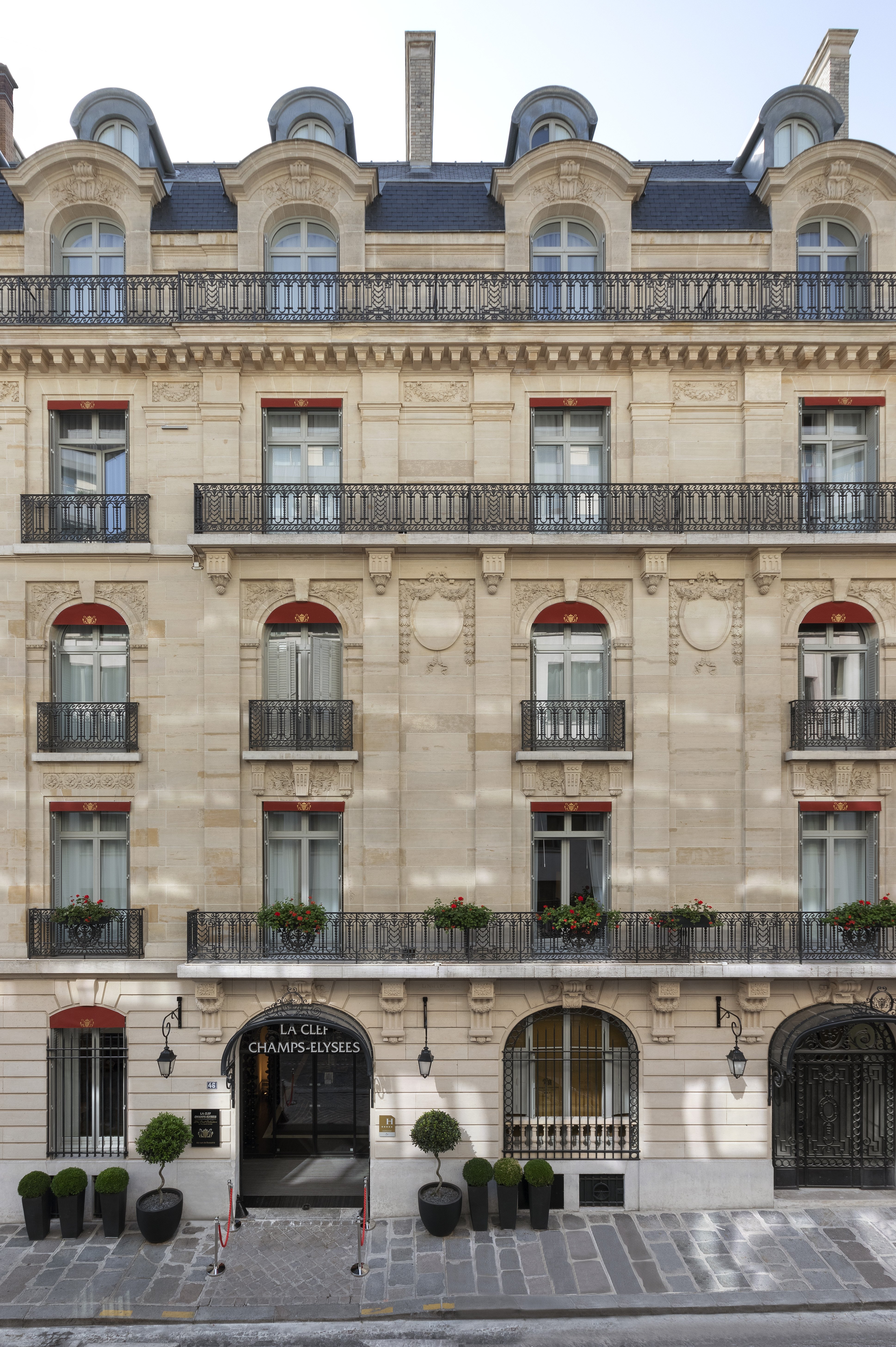 La Clef Champs-Elysees Paris By The Crest Collection 7/63