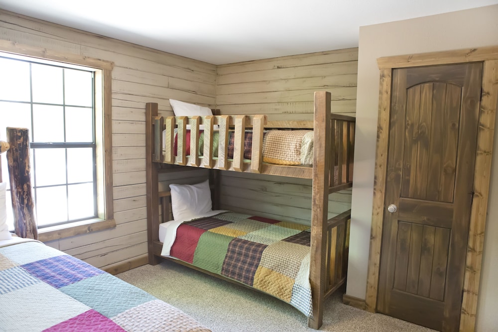 Indian Point Lodge Amp Condominiums 32/73
