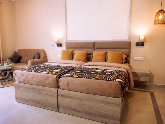 Room at Bakadaji Hotel, SERREKUNDA