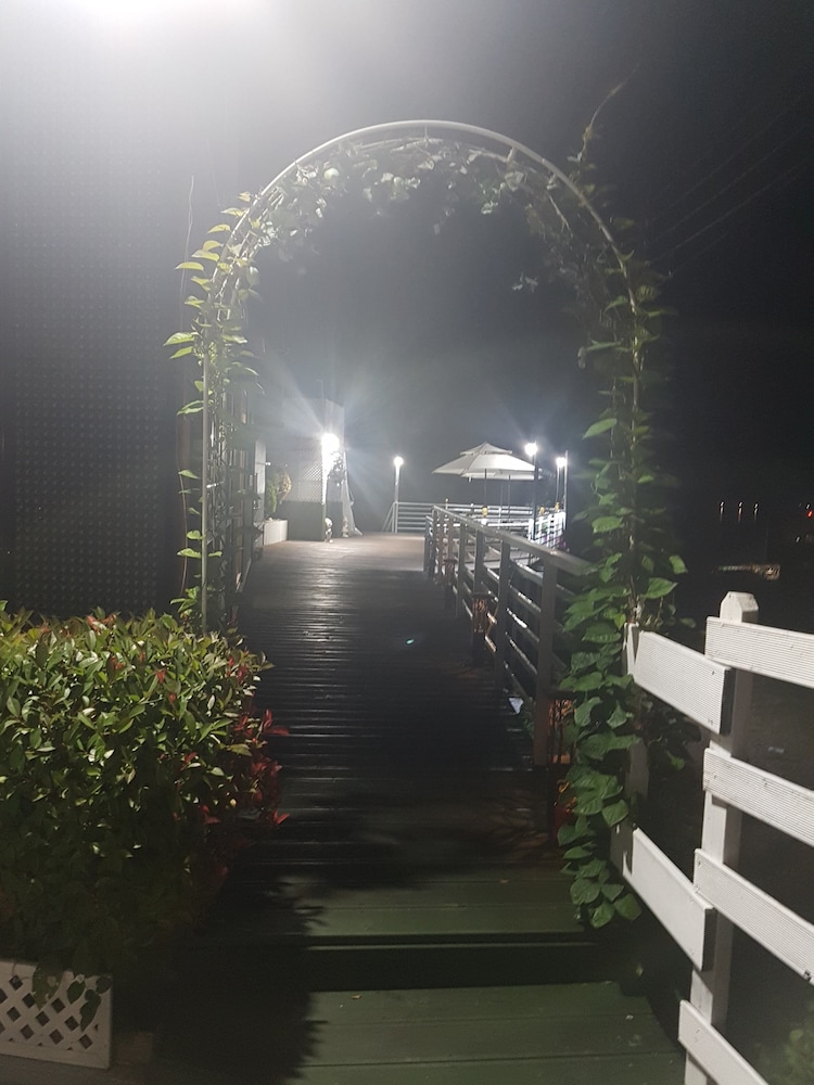 Tongyeong Pungcha Maeul Iris Pension 45/50