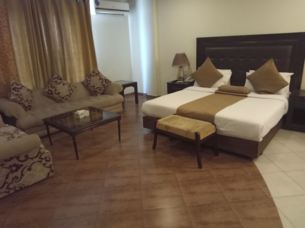 Grand Regency Hotel 16/50
