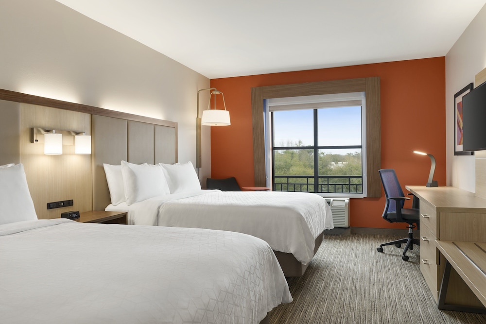 Holiday Inn Express & Suites Charleston - Mount Pleasant 14/37