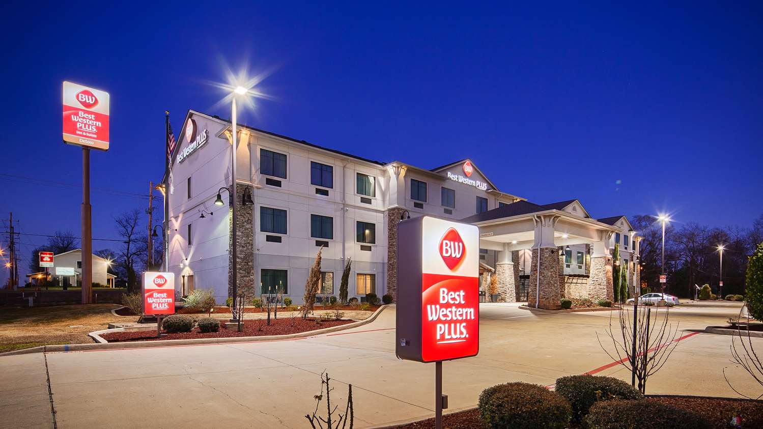 BEST WESTERN PLUS DeSoto Inn & Suites 2/15