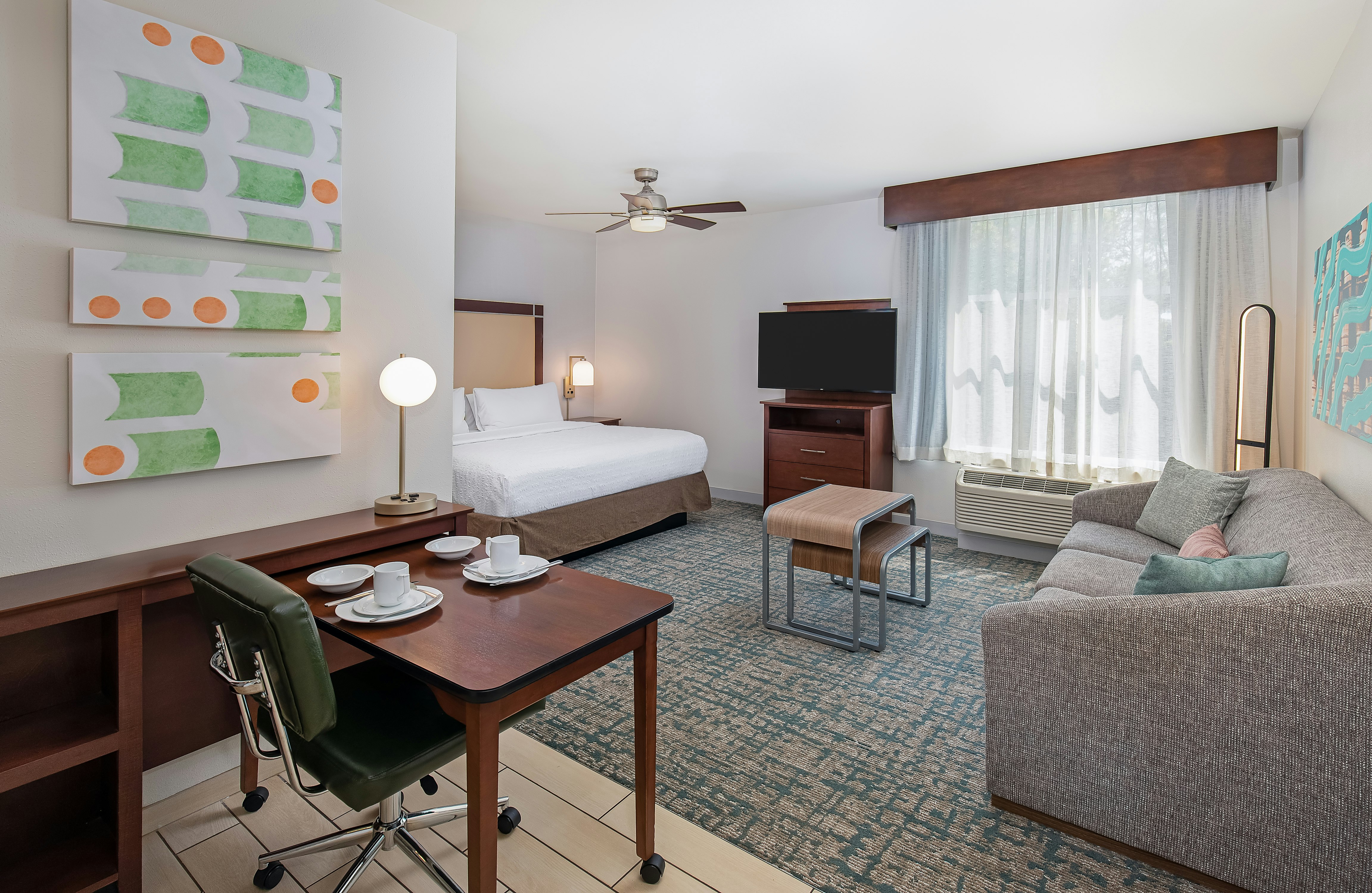 STUDIO, SUITE, KING BED