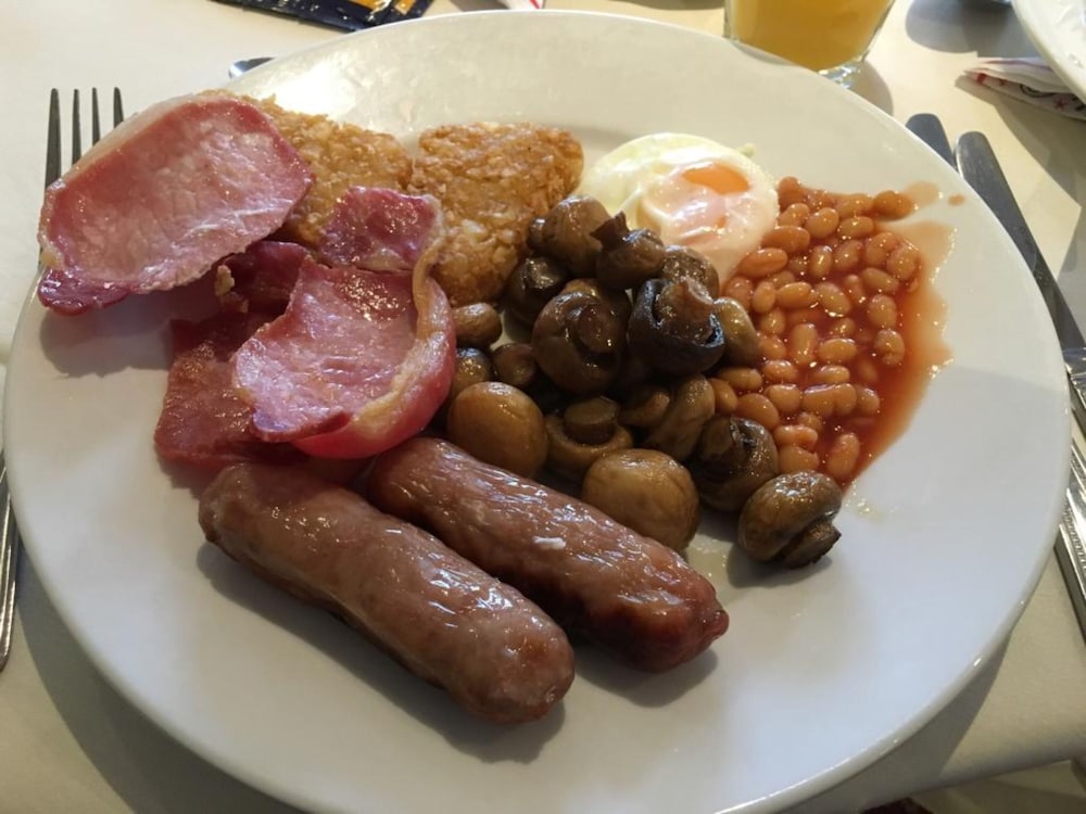 Oliver Cromwell Hotel 17/50