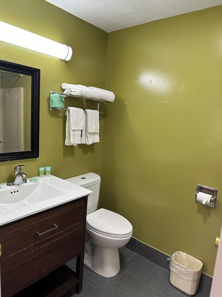 Wickford Motor Inn 50/53