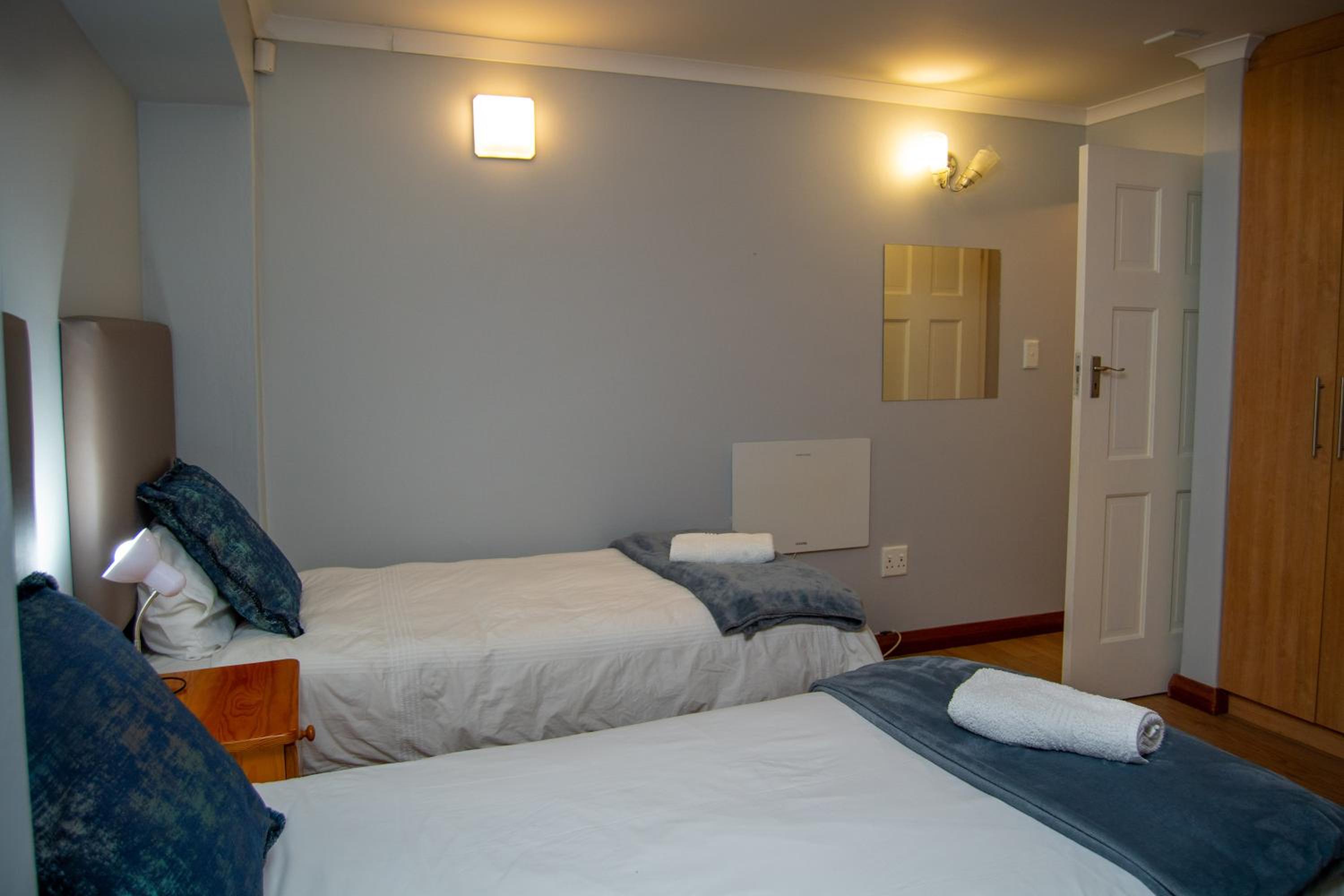 Great White Accommodation 10/32