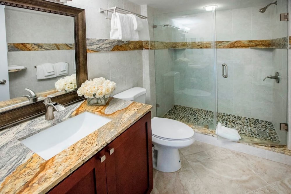 Ocean Pointe Suites Hotel 11/38