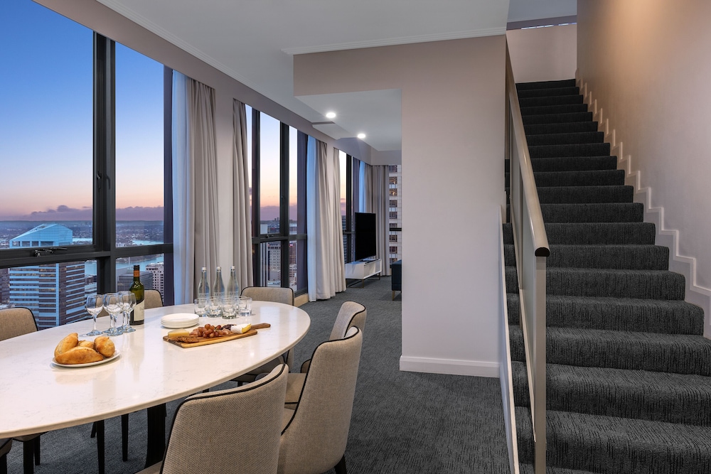 Meriton Suites Pitt Street 59/65