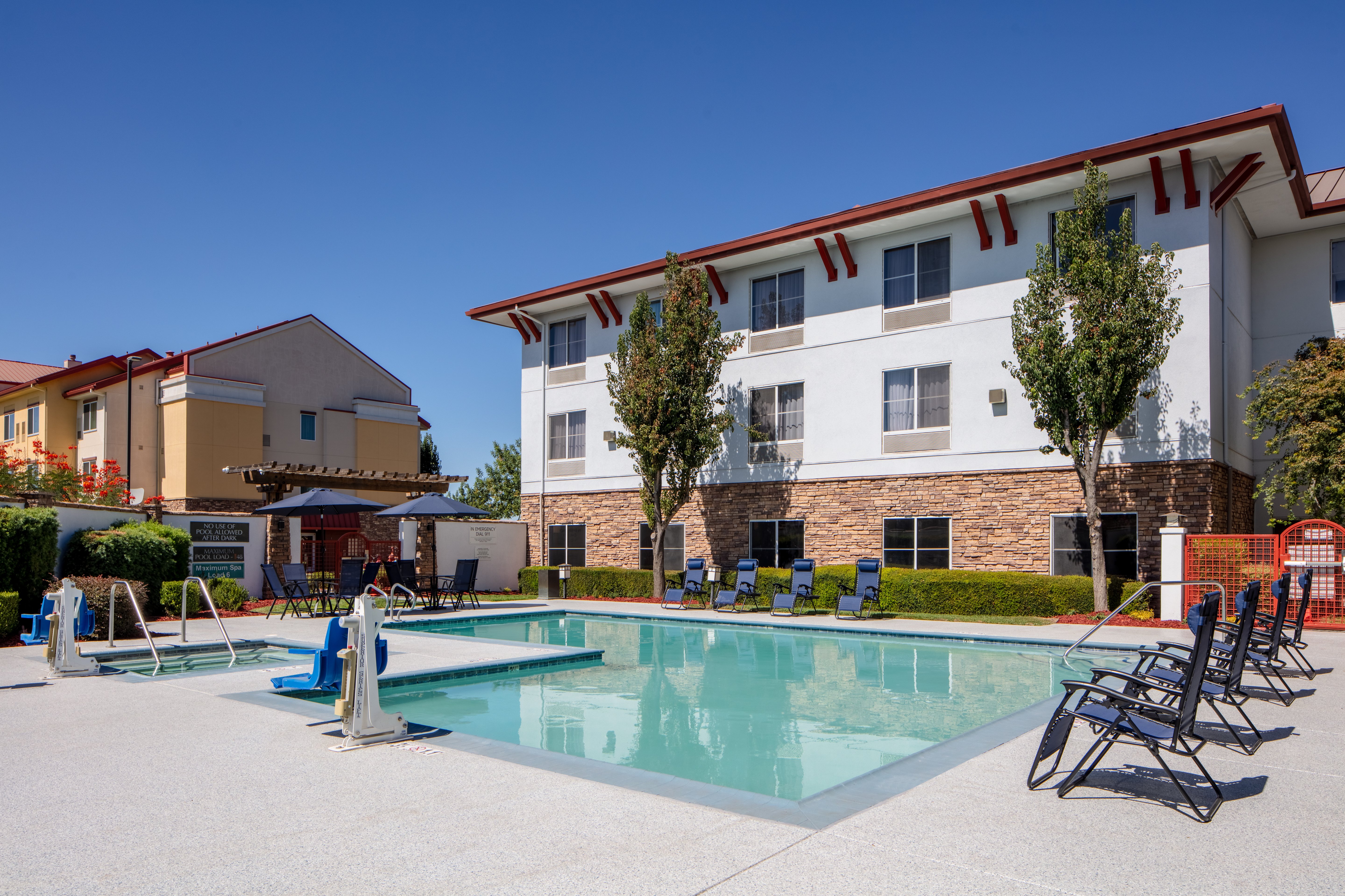 Holiday Inn Express Hotel & Suites Turlock-Hwy 99 40/40